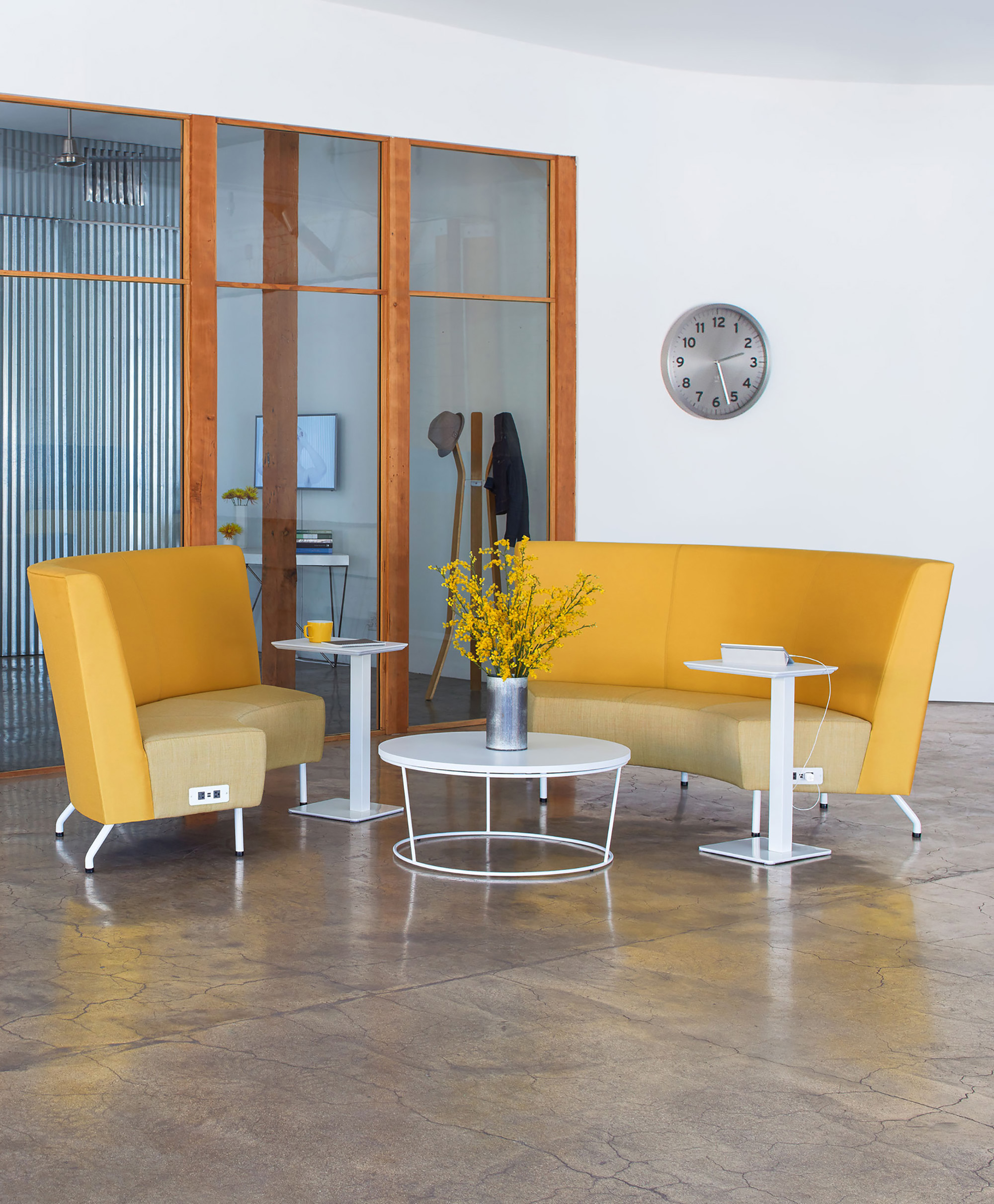 Domo Pull-Up Table - Arcadia Contract