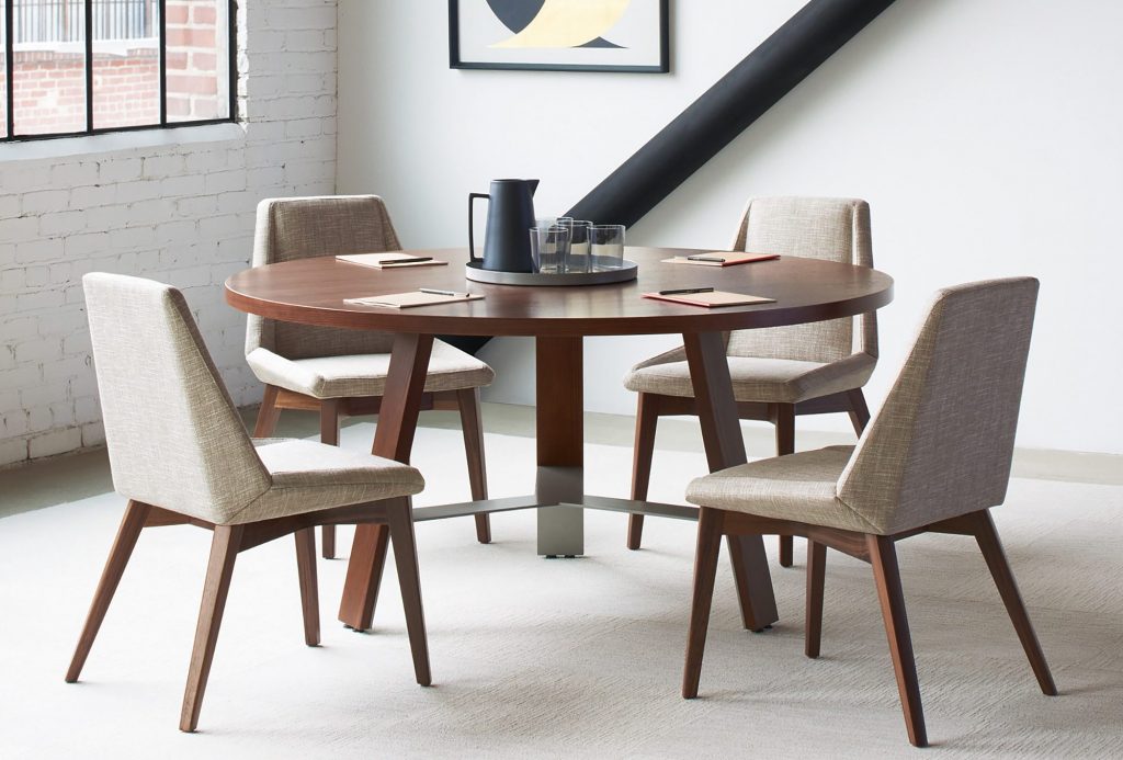 Delen Round Table, Nios Guest Chairs