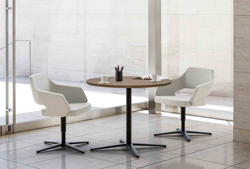 Flirt Guest Chairs with Round Meeting Table