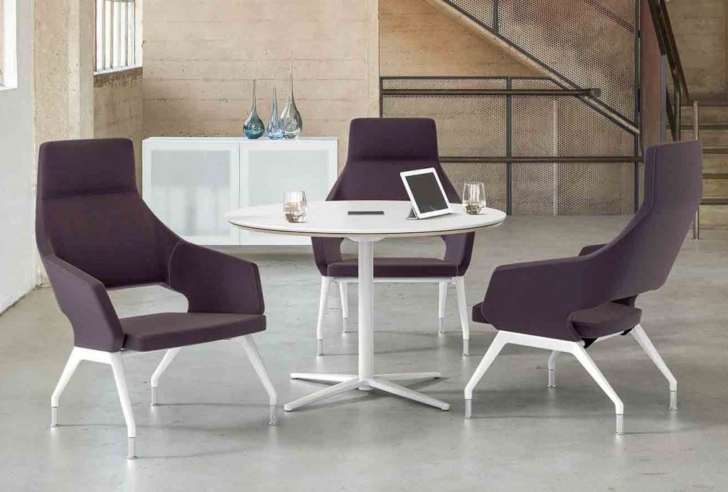 Flirt Lounge Chairs with Round Meeting Table