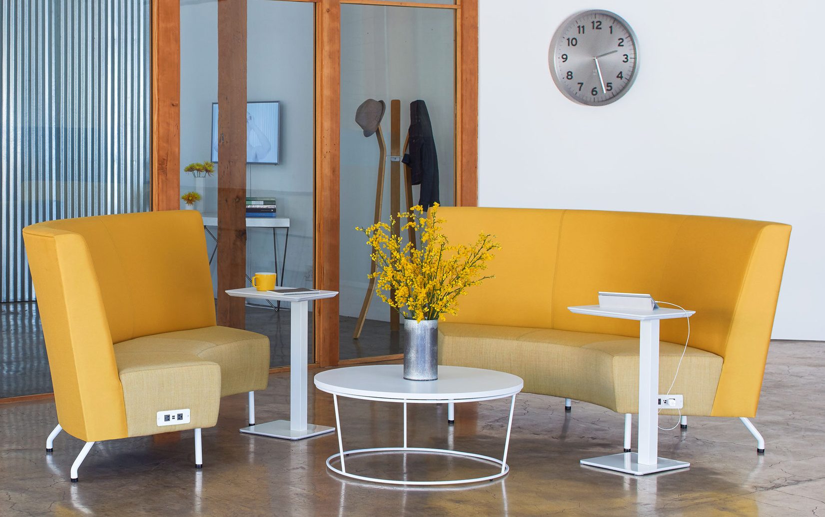 Intima Modular with Savina Table and Domo Pull-up Table