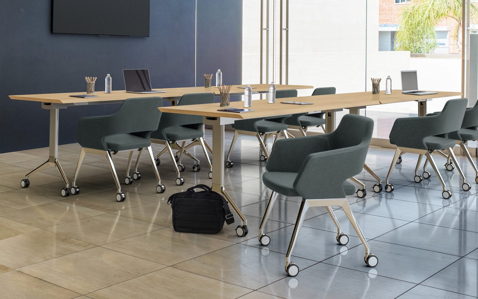 Flirt Guest with Flirt Multipurpose Tables