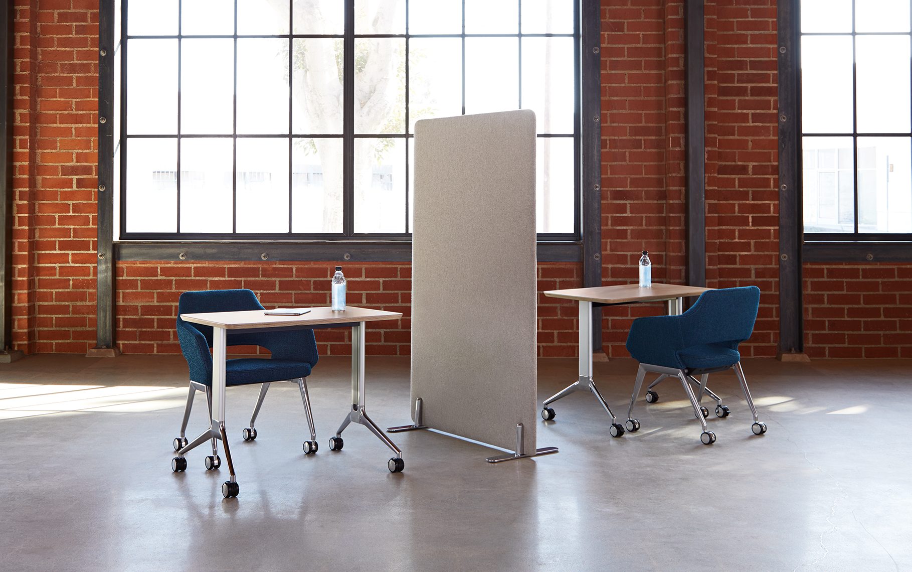 Flirt Single Tables with Divider Screen